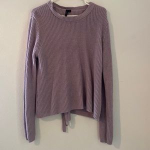Oversized lilac sweater with fun backside